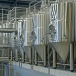 découvrez comment les vins influencent la création des bières hybrides : techniques de brassage innovantes, arômes uniques et nouvelles tendances pour des expériences gustatives inédites.