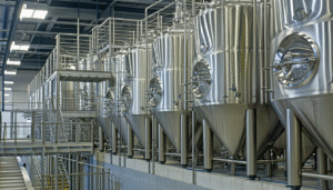 découvrez comment les vins influencent la création des bières hybrides : techniques de brassage innovantes, arômes uniques et nouvelles tendances pour des expériences gustatives inédites.